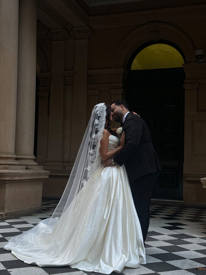 Emila Mantilla One Tier Corded Lace Veil