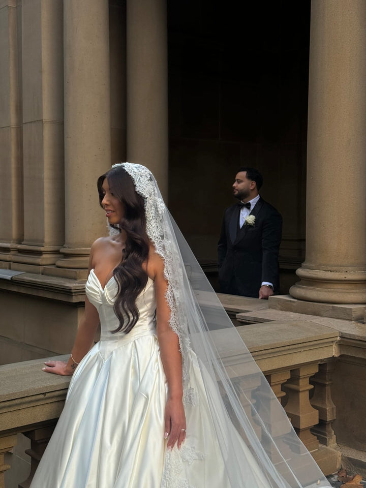 Emila Mantilla One Tier Corded Lace Veil