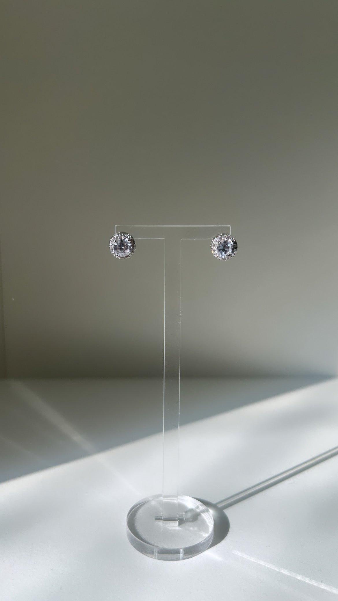 Shiny Tiffany round stud earrings with sparkling gemstone
