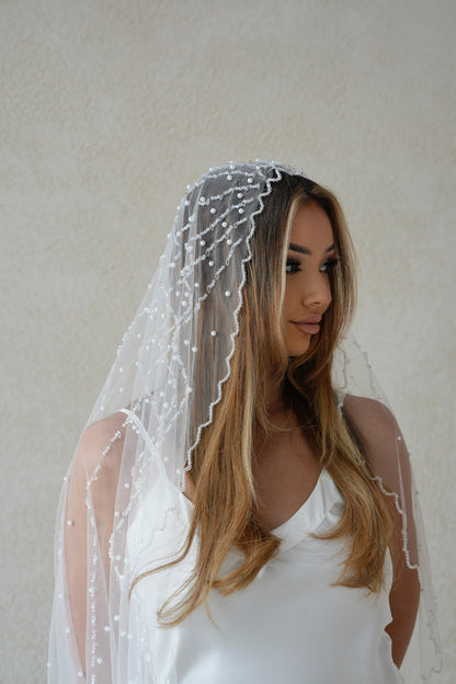 Kaia Mantilla Pearl Veil