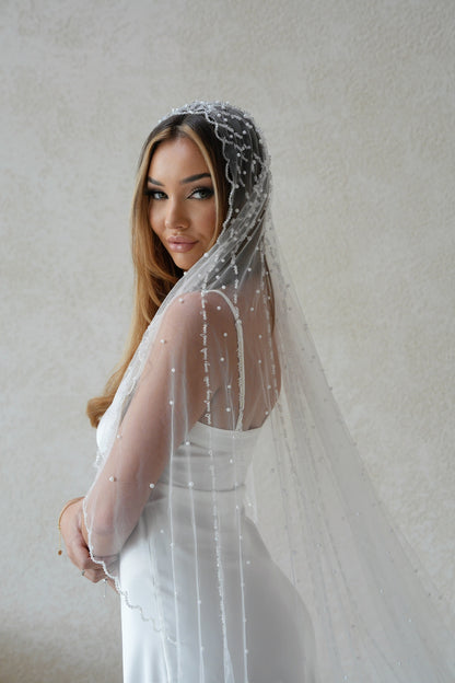 Kaia Mantilla Pearl Veil