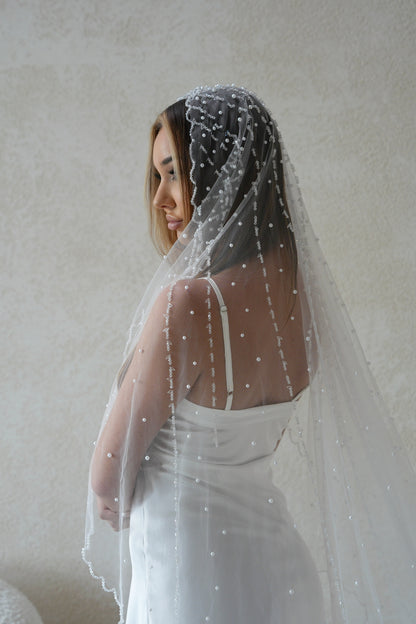 Kaia Mantilla Pearl Veil