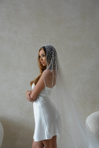 Kaia Mantilla Pearl Veil