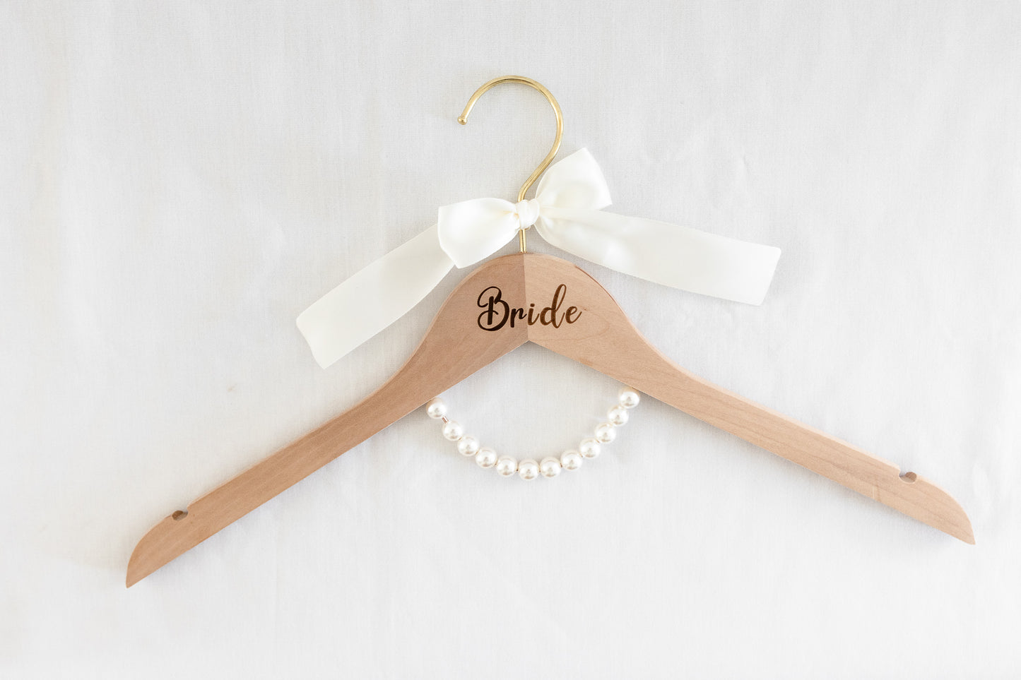 Bridal hanger featuring pearl necklace and personalized name