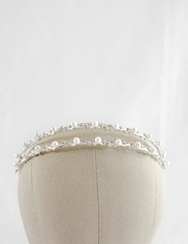 An elegant headband with double row pearl